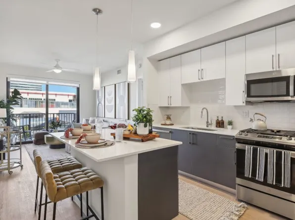 18405 W Dixie Hwy, Miami, FL