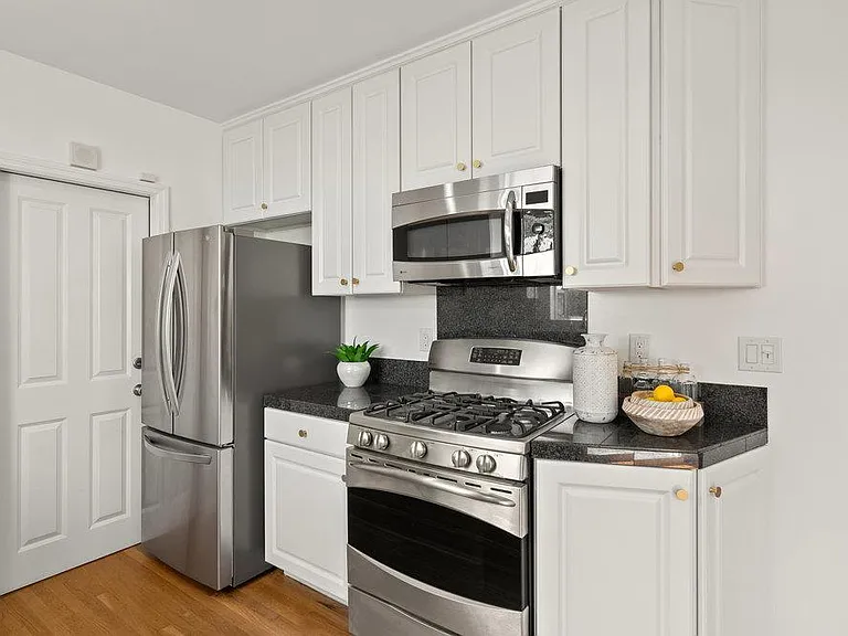 752 Laurel Ave — Photo 6