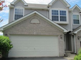 964 Viewpoint Dr, Lake In The Hills, IL 60156