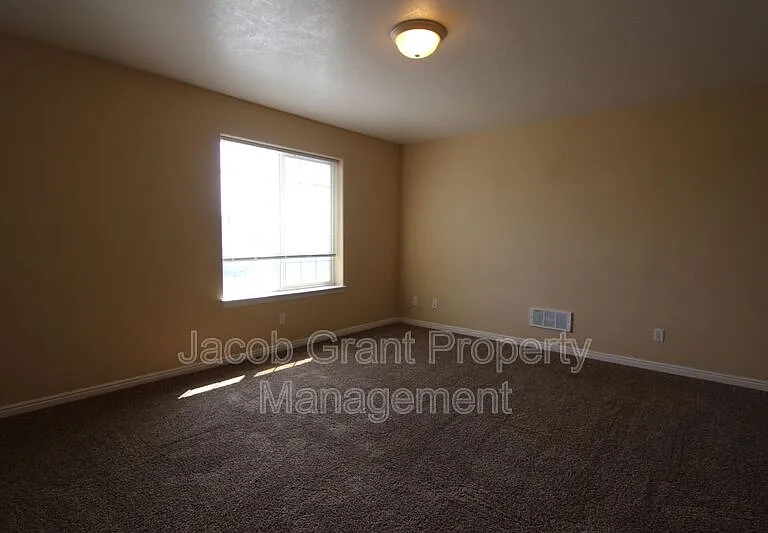 960 Eve Dr #2 — Photo 2