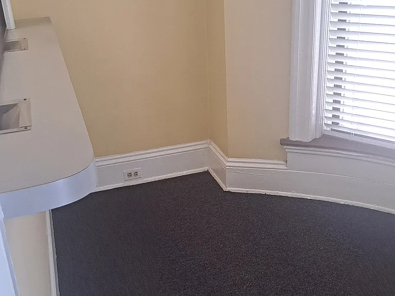 28 E 25th St #1 — Photo 4