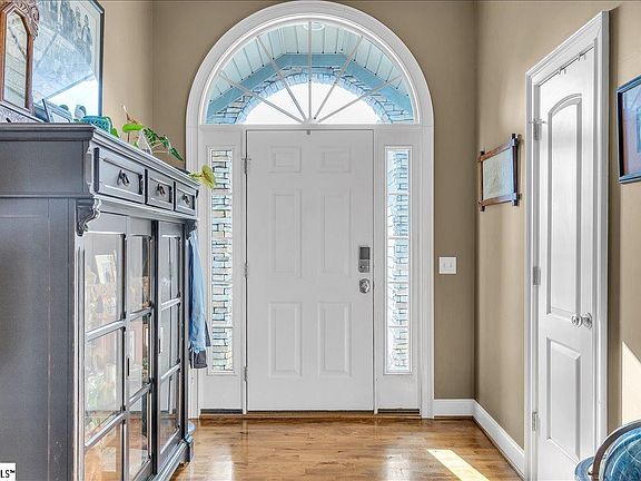 3rd image of 14 Manorwood Ct