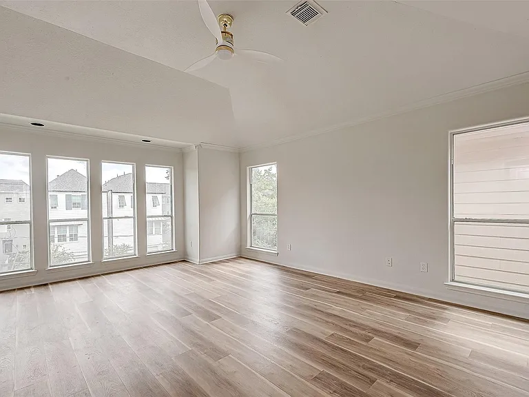 2150 Stacy Knl — Photo 29
