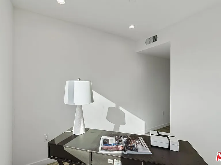 10918 Camarillo St #301 — Photo 11