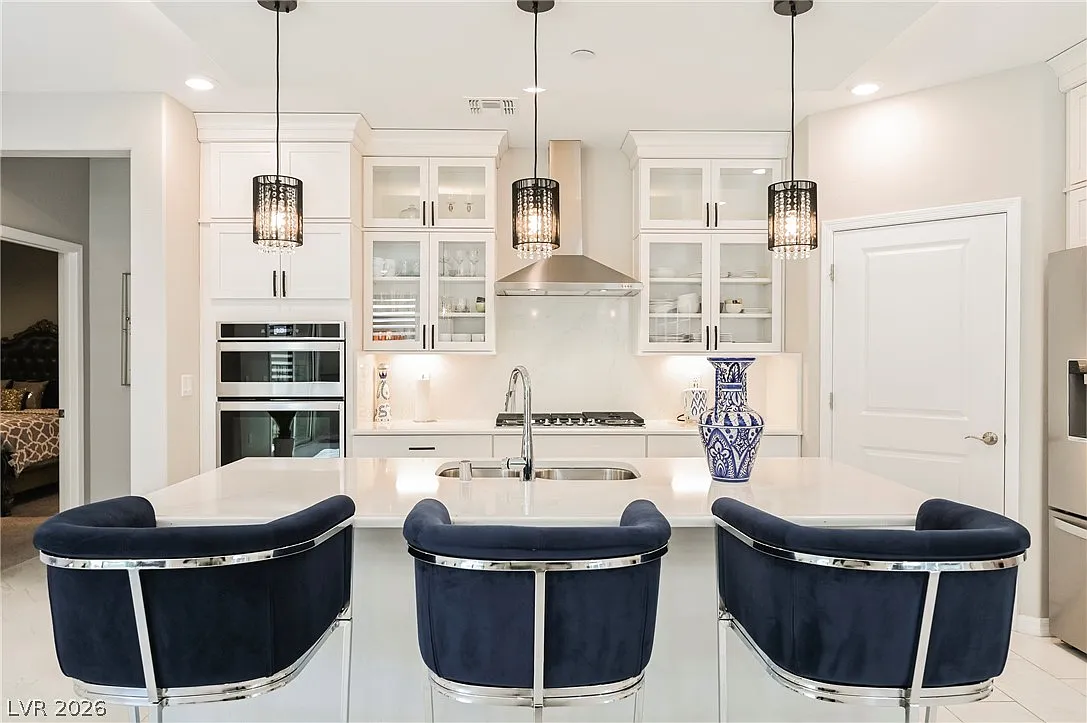 3 bed, 2.0 bath, 2028 sqft, $3,500 — Photo 1
