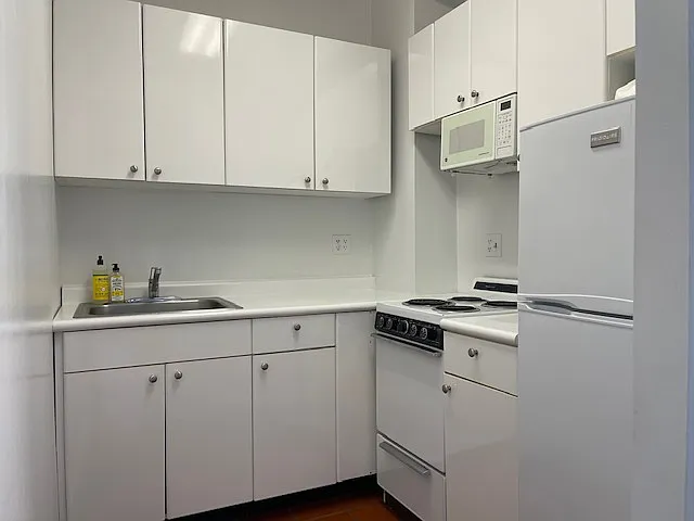 117 W 58th St #4A — Photo 2