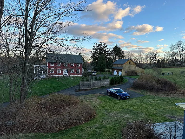 360 Kings Hwy — Photo 4