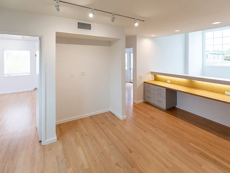 8017 Agnew Ave — Photo 12