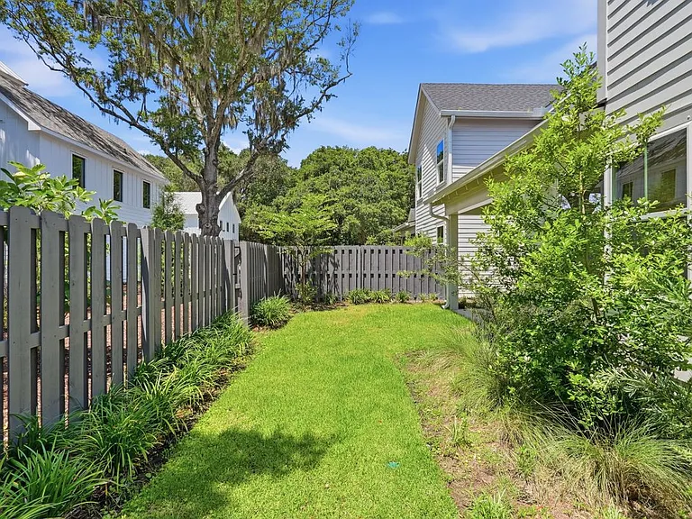 105 Risewell Ct — Photo 29
