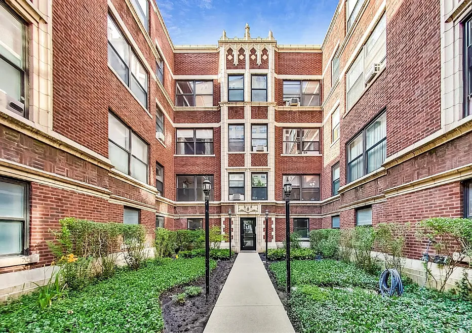 6209 N Winthrop Ave — Photo 2