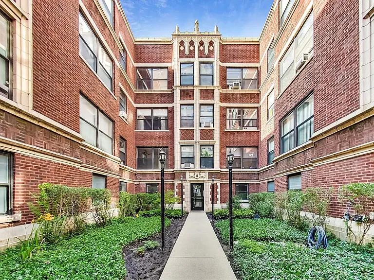 6209 N Winthrop Ave — Photo 2