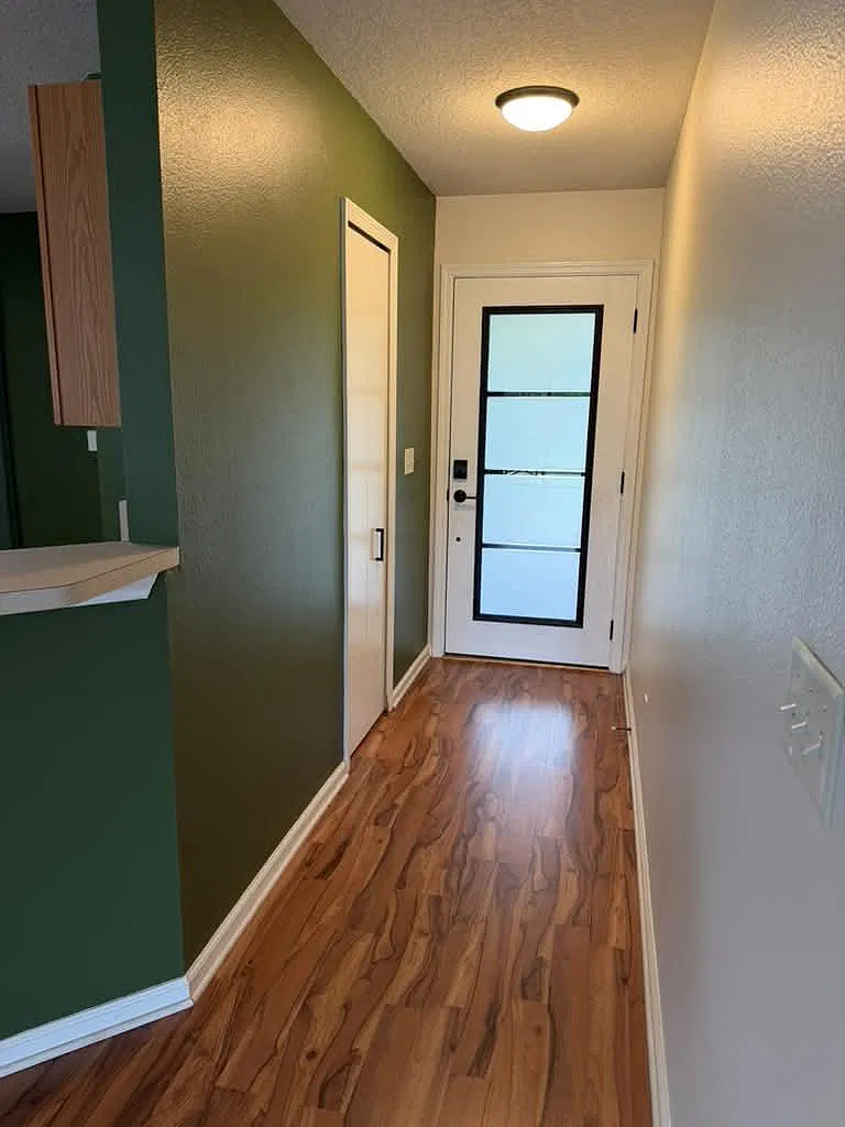 3 bed, 1191 sqft, $1,975 — Photo 3