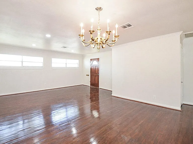 3914 Daphne St — Photo 6