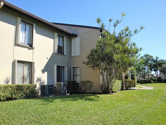 3rd image of 726 Sunny Pine Way APT C1