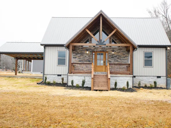 261 Oakgrove Rd, Selmer, TN 38375