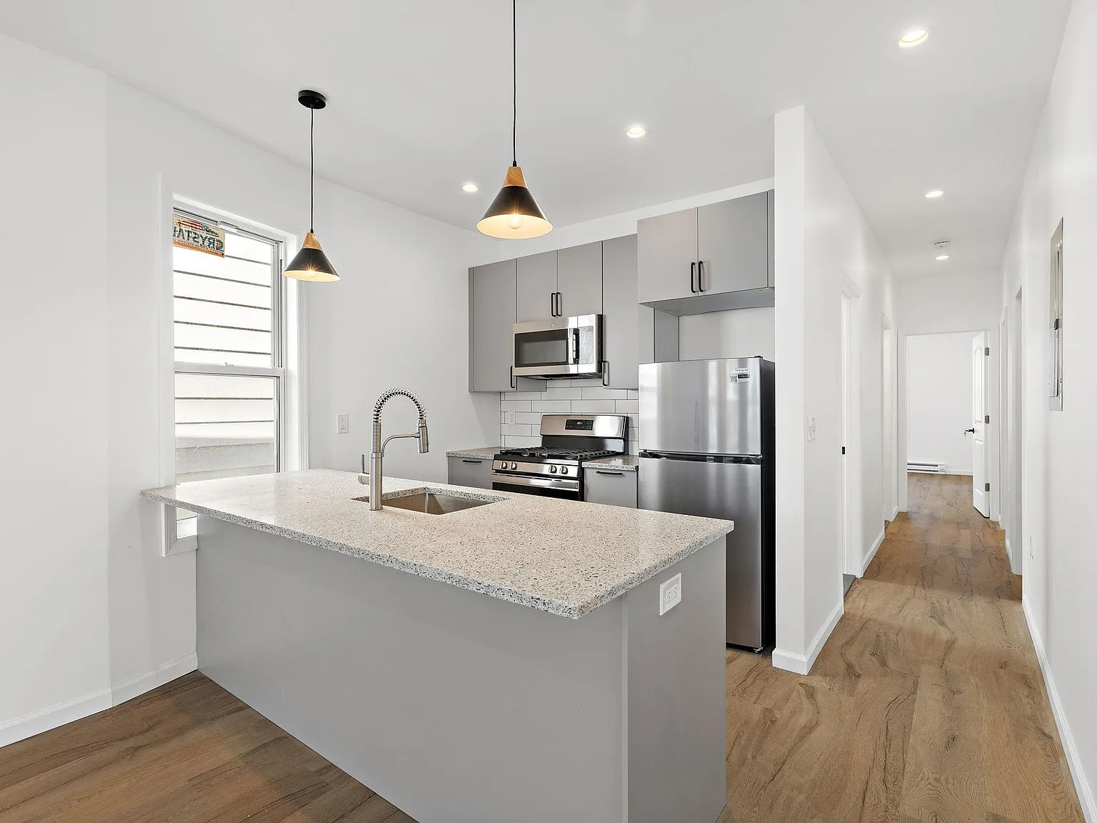 3 bed, 2.0 bath, 1250 sqft, $3,000 — Photo 2