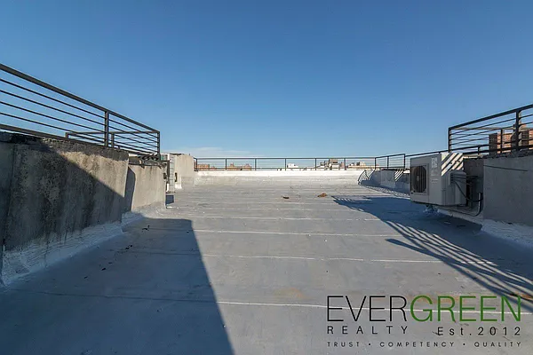 Rented by Evergreen Apartments BK | media 10