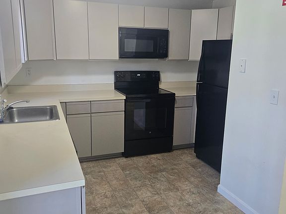 3rd image of 14 Sundown Dr Unit D