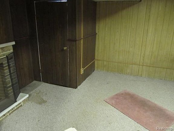 3rd image of 625 Mayflower Ave