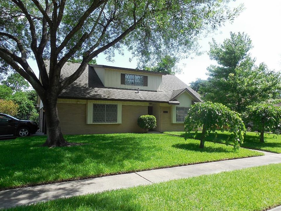 1st image of 305 Alice Ln