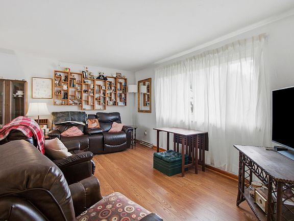 3rd image of 1115 Deerfield Dr