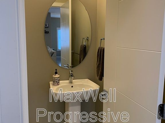 3rd image of 143 Awentia St