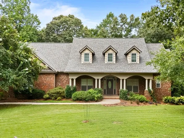 251 Hedgerow Cir, Auburn, AL 36830