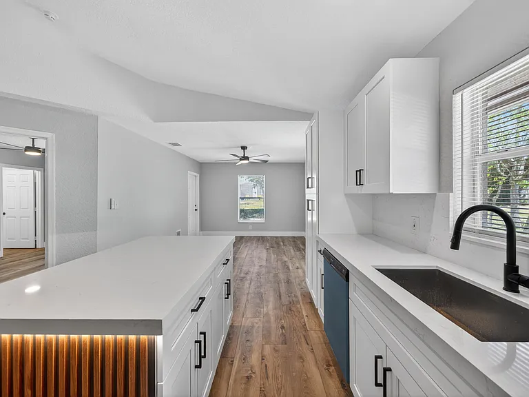 351 NW 8th Ave — Photo 8
