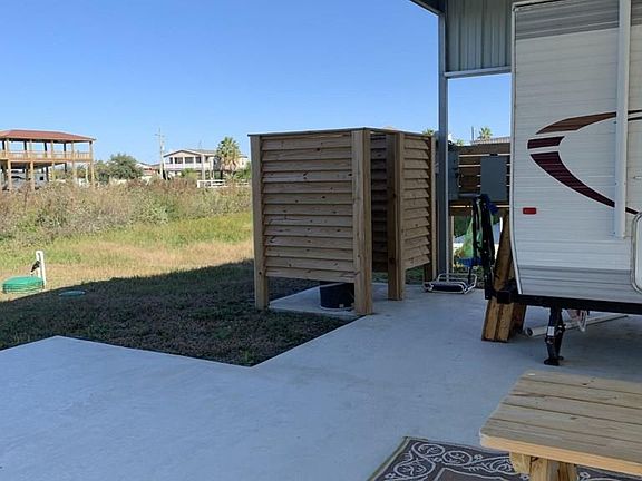 3rd image of 1809 Honeysuckle Ln