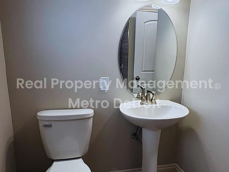 36247 Hathaway St — Photo 10