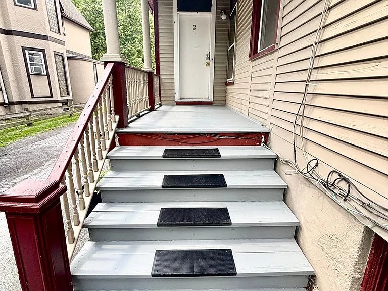 30 Strathallan Park — Photo 8