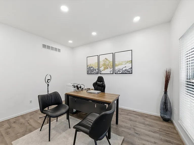 5920 Thornberry Ct — Photo 9