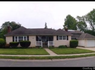 497 14th St, West Babylon, NY 11704