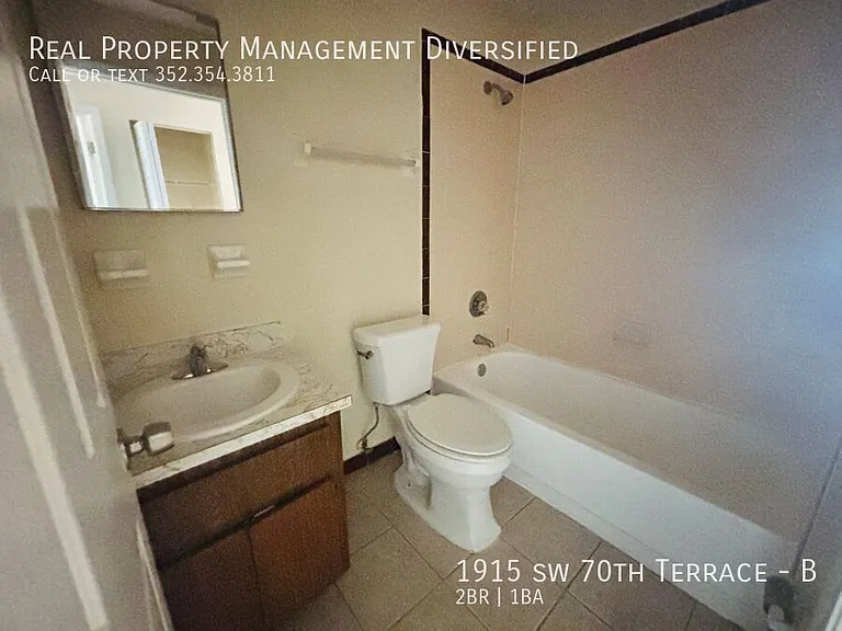 1915 SW 70th Ter #B — Photo 12