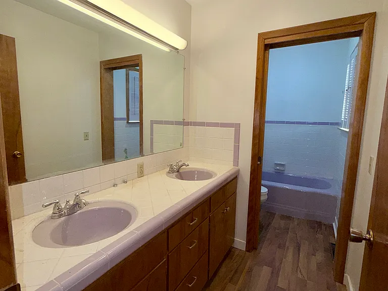 216 S Poplar St — Photo 4