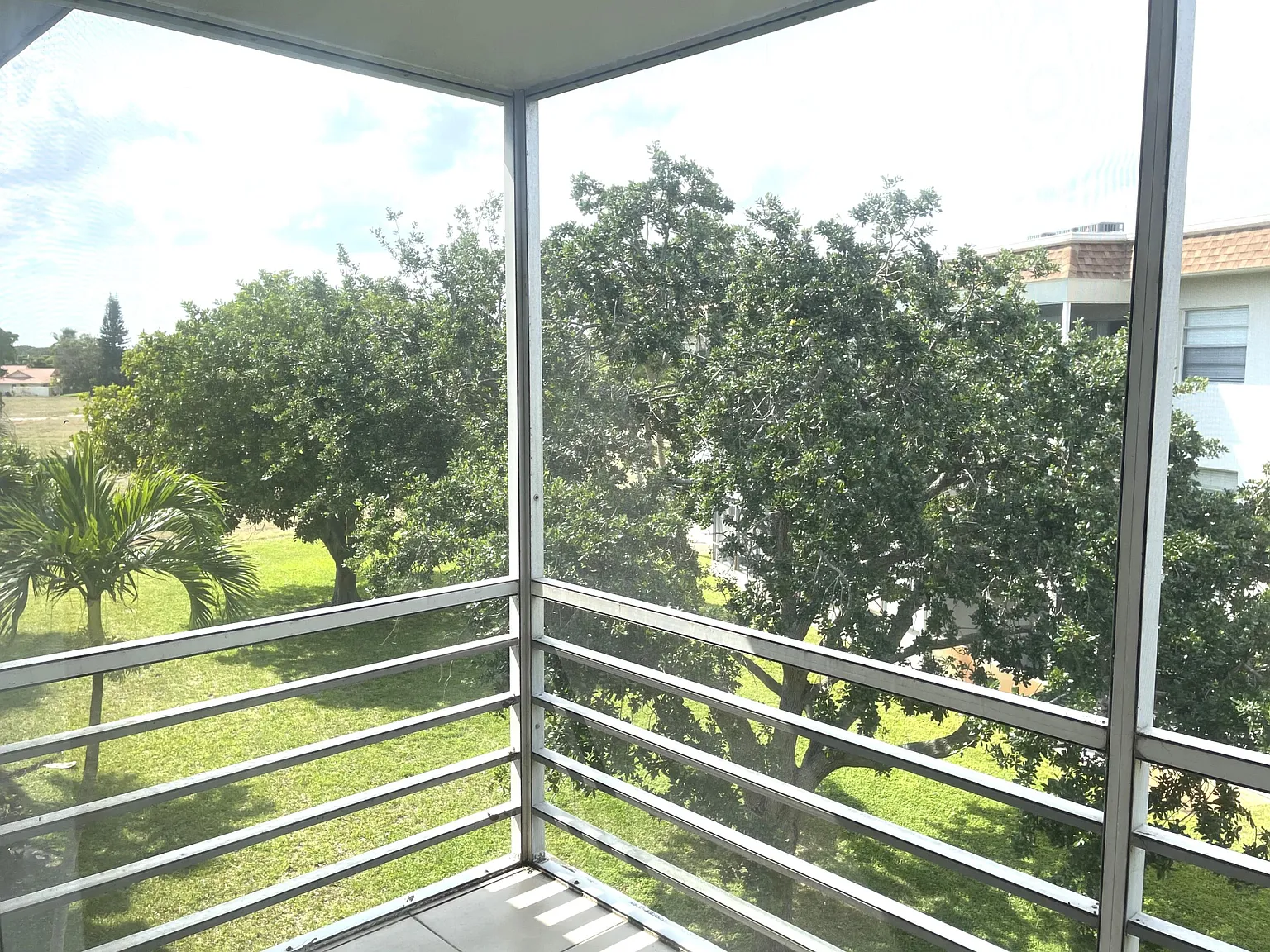 1 bed, 1.5 bath, 850 sqft, $1,600 — Photo 4