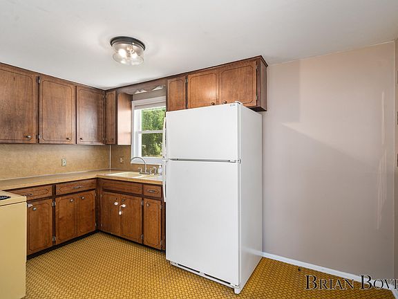 5th image of 3653 Miramar Ave NE
