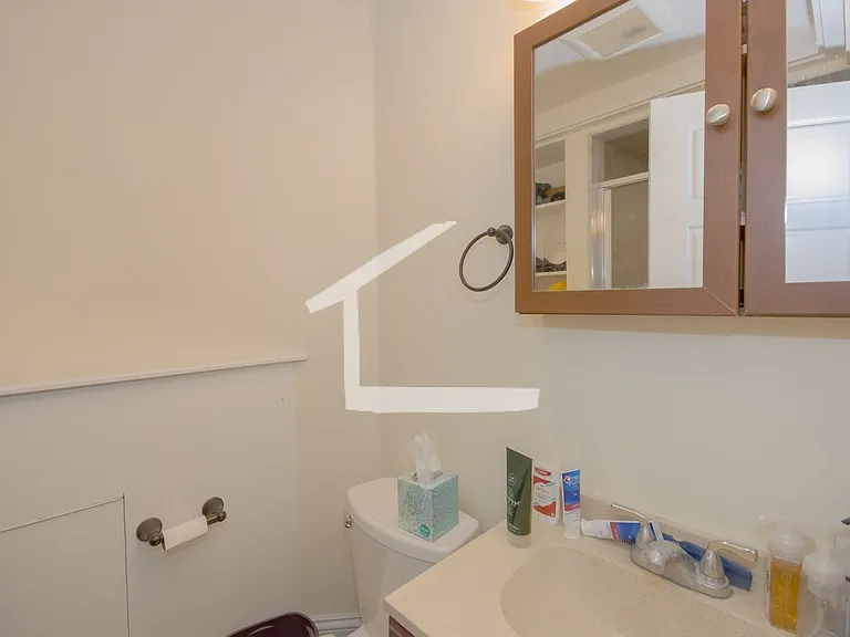 88 Linden St — Photo 8