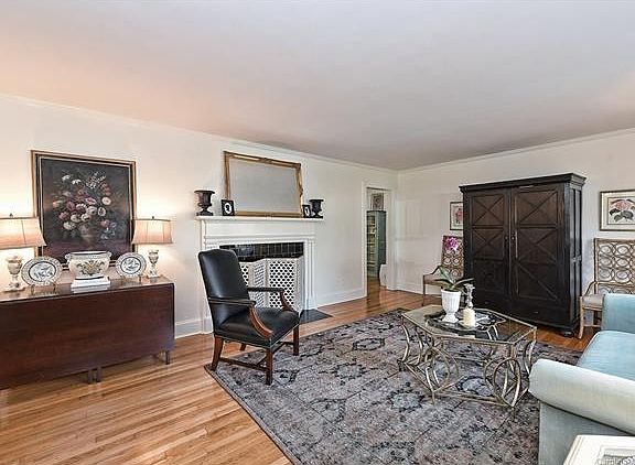3rd image of 5636 Preston Ln