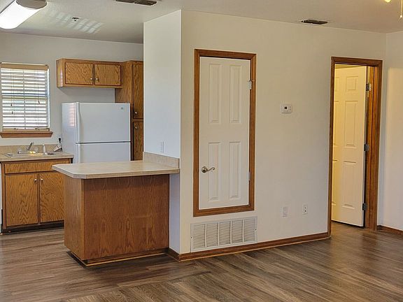 3rd image of 610 W 1st St #3