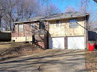 2517 NW Camelot Pl, Blue Springs, MO 64015