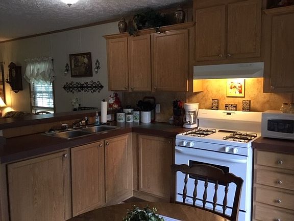 5th image of 17 Sharon Dr