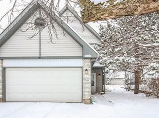 1496 Hazelwood Ct, Gurnee, IL 60031