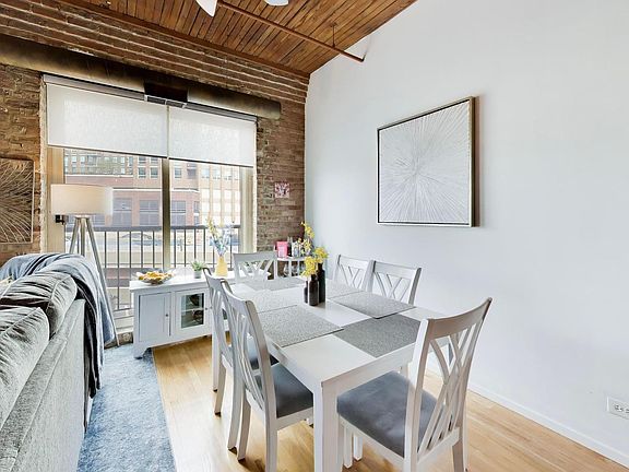 5th image of 550 N Kingsbury St APT 422