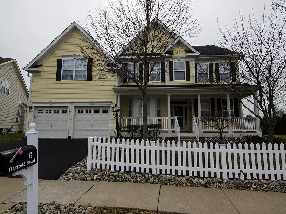 6 Hartfeld Rd