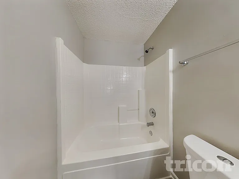 5818 Greenway Vista Ln — Photo 16