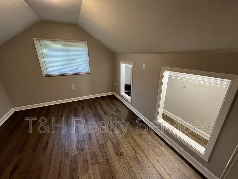611 N Waldemere Ave — Photo 10