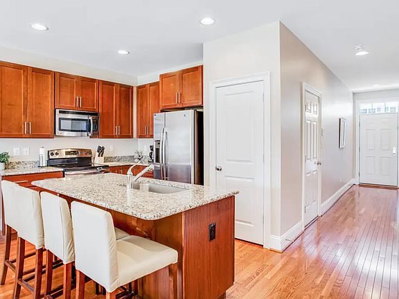 4th image of 18833 Bethpage Dr
