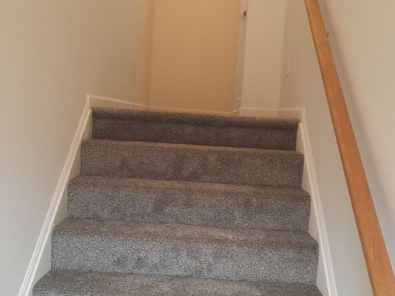 3rd image of 2433 Newtown Dr