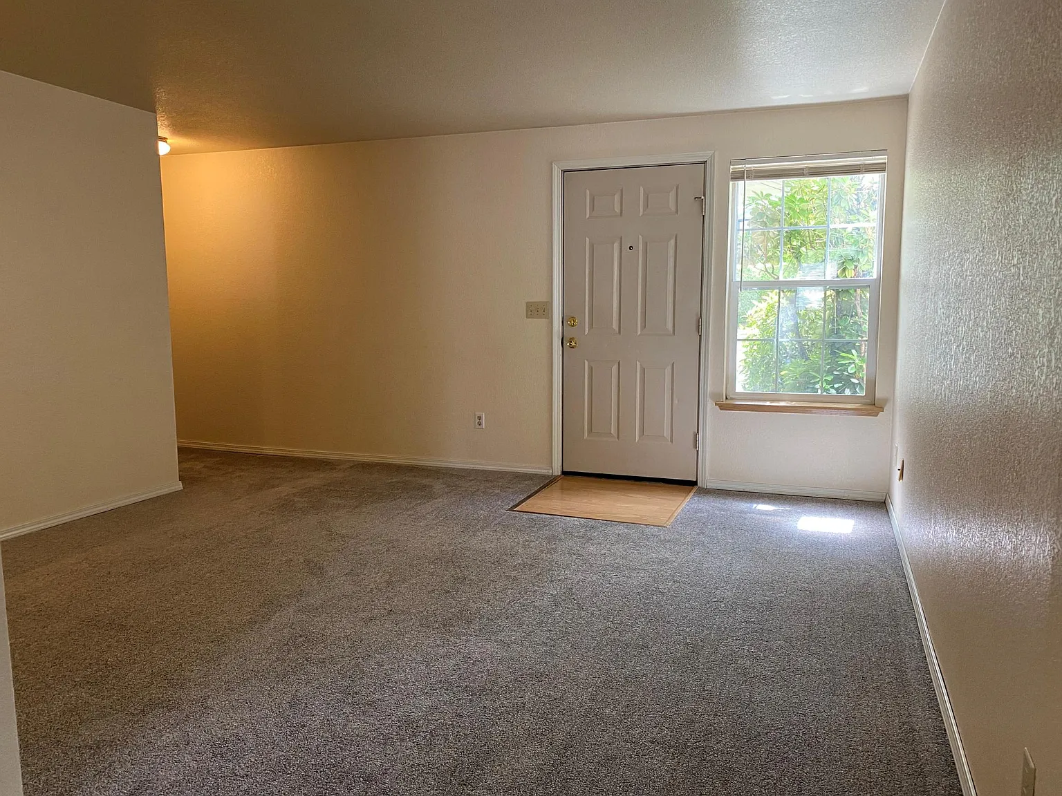2 bed, 1.5 bath, 1086 sqft, $2,075 — Photo 2